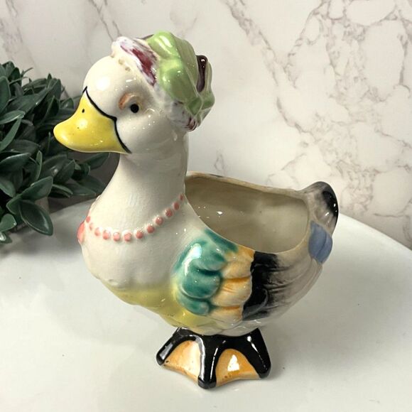 Adorable vintage duck in a bonnet planter so sweet must see - Picture 3 of 7